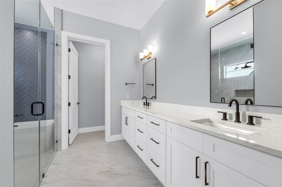 Furnished interior view inside a new home in , Orlando (Image 16).