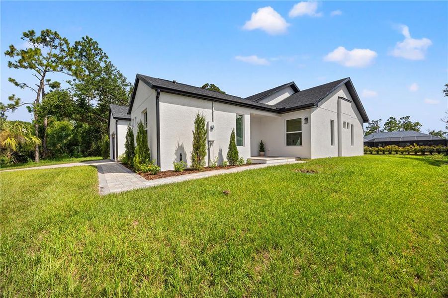 In-law Suite Private Terrace and Entrance In-law Suite Private Terrace and Entrance