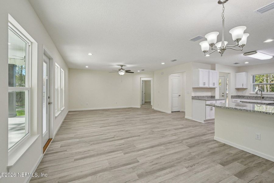Spacious, unfurnished interior of a new home in , Middleburg (Image 40).