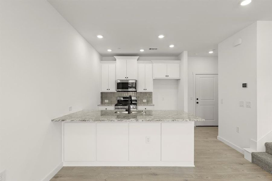 1829 Azalea_2270_Willow II_Kitchen