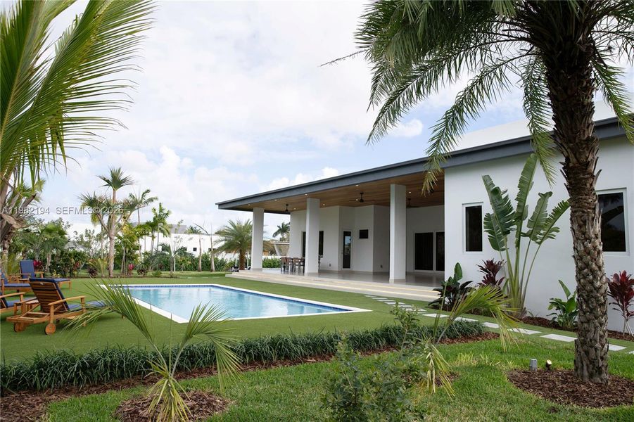 Exterior details and patio area of a home in , Miami (Image 34).