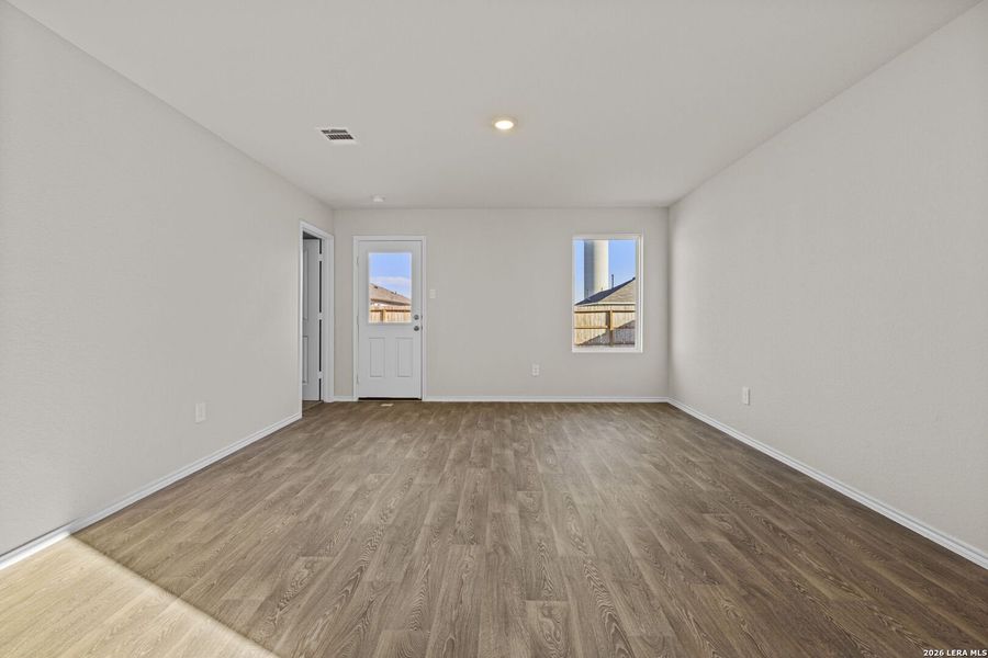 Spacious, unfurnished interior of a new home in Navarro Fields, Seguin (Image 17).