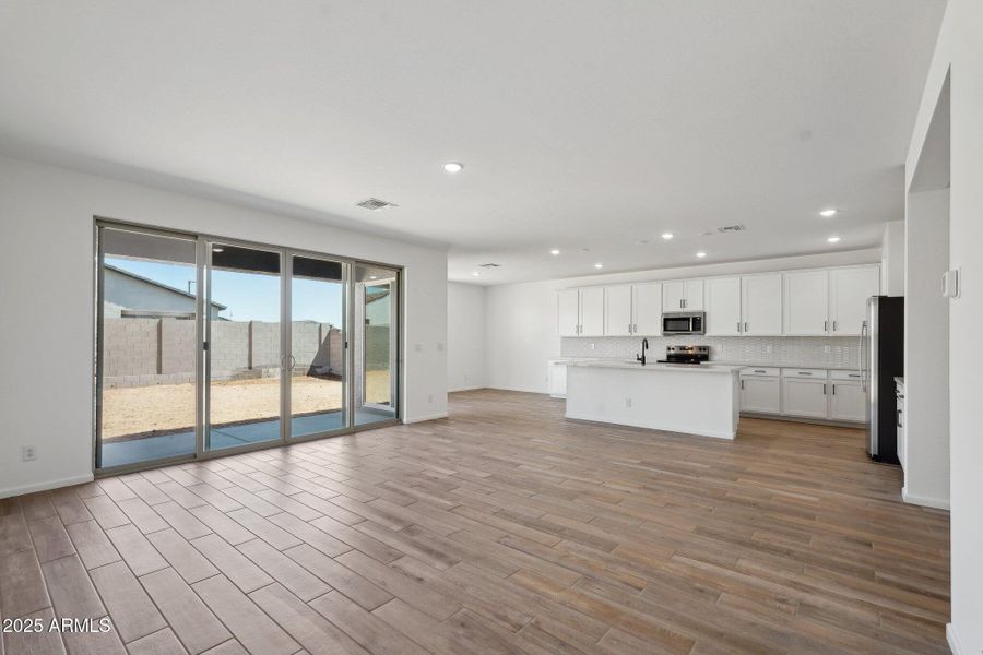 11-web-or-mls-W Cheryl Dr-1405-011