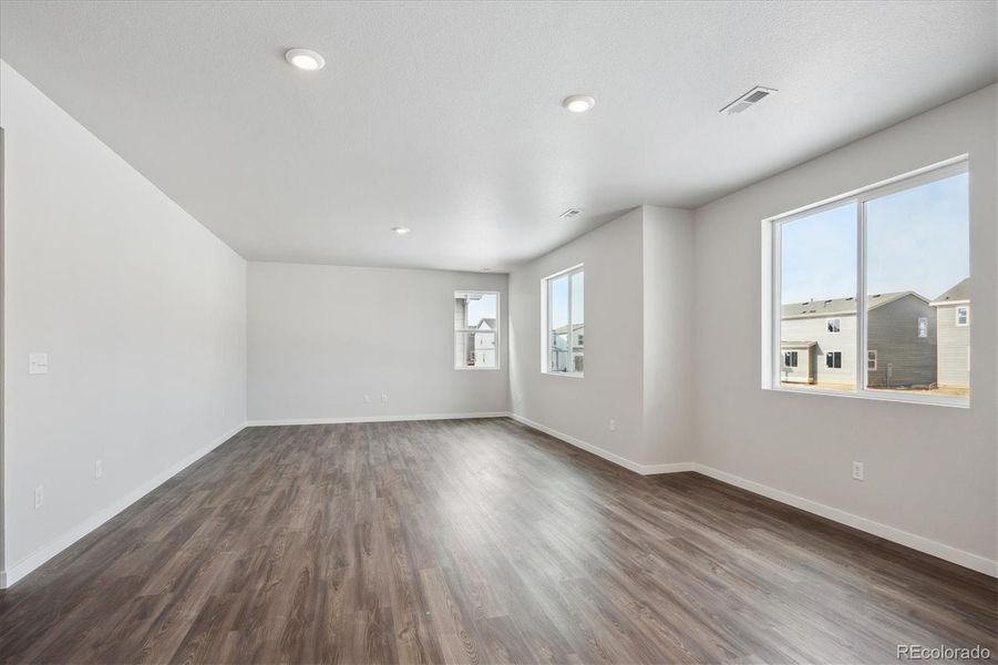 Spacious, unfurnished interior of a new home in Farmlore, Brighton (Image 10).