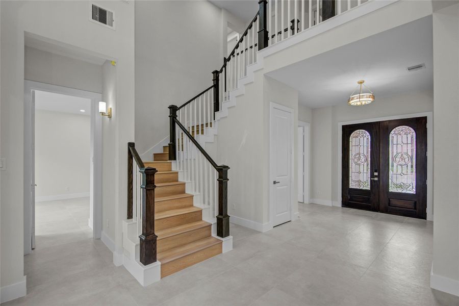 Spacious, unfurnished interior of a new home in , Spring (Image 20).