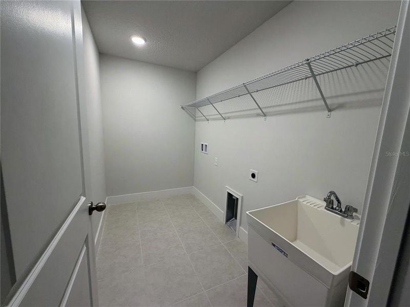Spacious, unfurnished interior of a new home in , Harmony (Image 11).