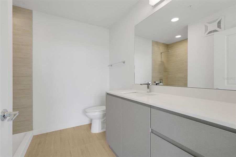 Furnished interior view inside a new home in , Orlando (Image 9).