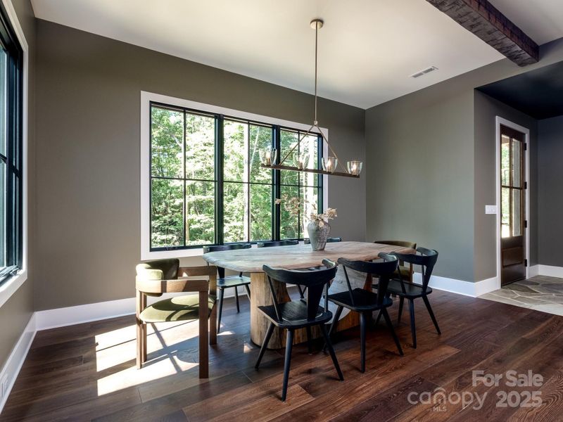 Light and bright dining