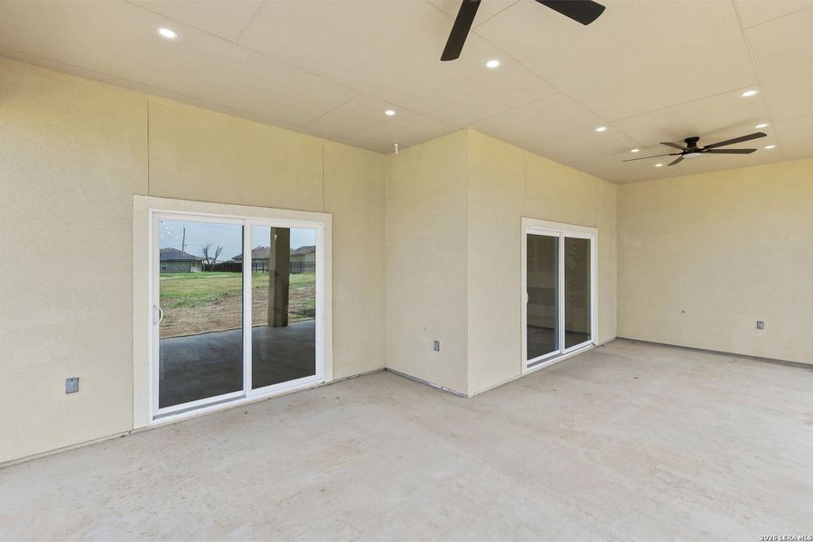 Exterior details and patio area of a home in , Atascosa (Image 32).