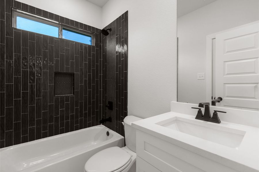 Representative furnished interior of a home built from the Hera 1605 SB by Saratoga Homes in Glendale Lakes, Rosharon (Image 7).