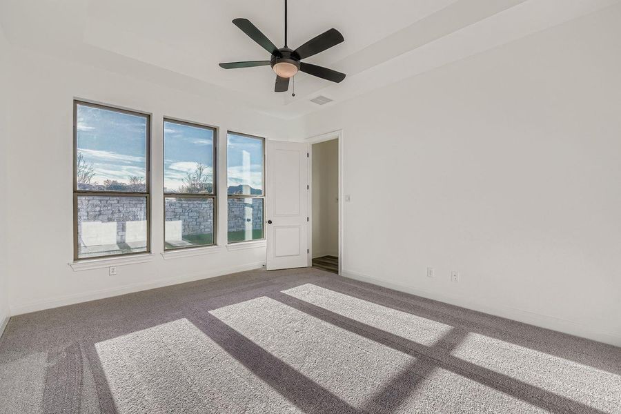 Spacious, unfurnished interior of a new home in 6 Creeks, Kyle (Image 8).