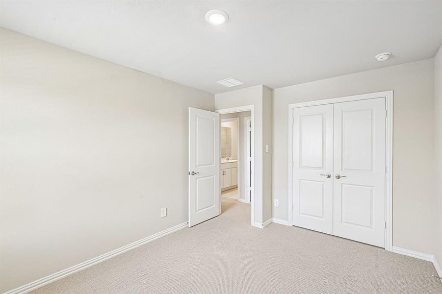 Spacious, unfurnished interior of a new home in Tesoro at Chisholm Trail Ranch, Crowley (Image 37).