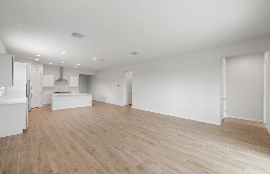 Spacious, unfurnished interior of a new home in Jorde Farms, Queen Creek (Image 16).