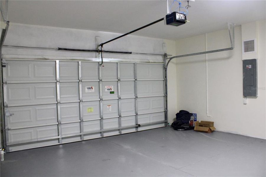 Spacious, unfurnished interior of a new home in , Port Charlotte (Image 34).