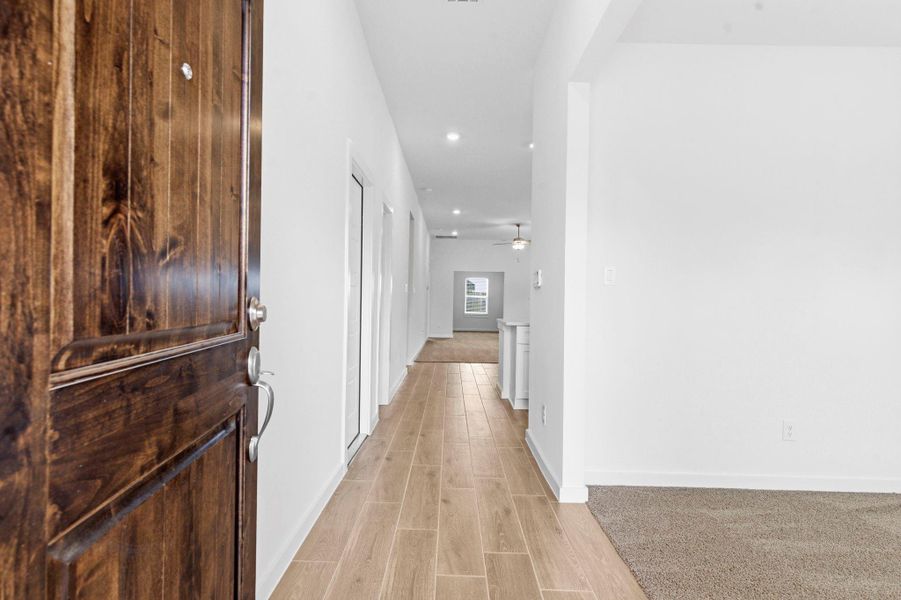 Spacious, unfurnished interior of a new home in Creekhaven, Iowa Colony (Image 37). Spacious, unfurnished interior of a new home in Creekhaven, Iowa Colony (Image 37).