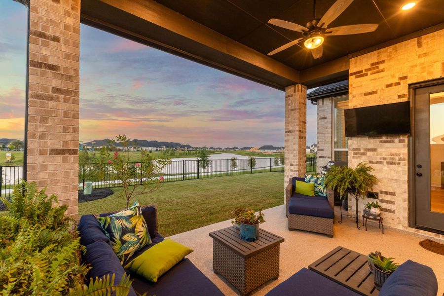 Exterior details and patio area of a home in Cross Creek West, Fulshear (Image 25).