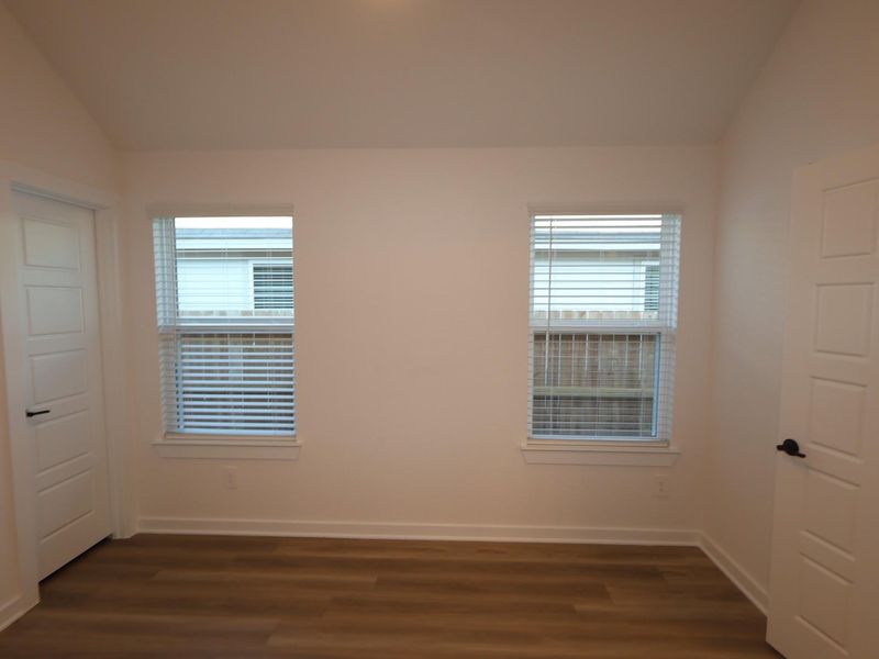 Spacious, unfurnished interior of a new home in Lone Star Landing, Montgomery (Image 13).
