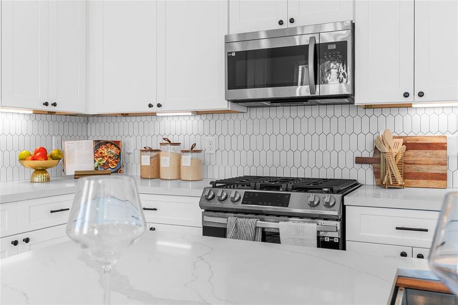 Highlighting Orchid Homes' commitment to luxury, the stovetop showcases Samsung appliances set against the thoughtfully picked out Renova picket ceramic mosaic backsplash.