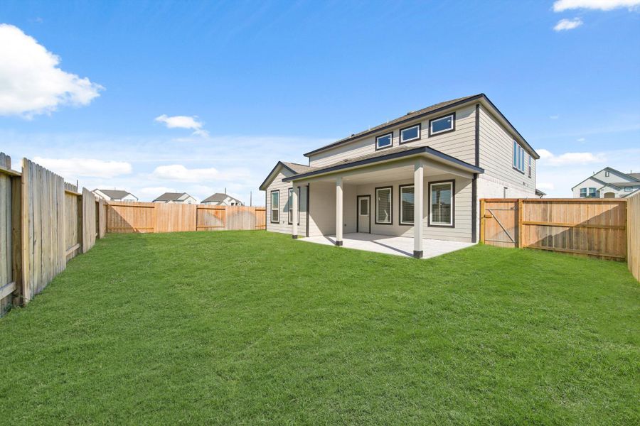 Exterior details and patio area of a home in Huntington Place, Rosharon (Image 3). Exterior details and patio area of a home in Huntington Place, Rosharon (Image 3).
