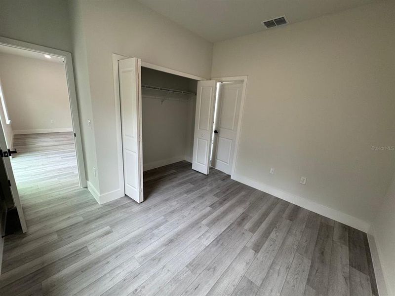Spacious, unfurnished interior of a new home in , Ocala (Image 12).