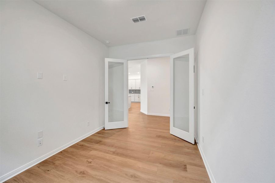 Spacious, unfurnished interior of a new home in Legacy - Retreat Collection, League City (Image 29). Spacious, unfurnished interior of a new home in Legacy - Retreat Collection, League City (Image 29).