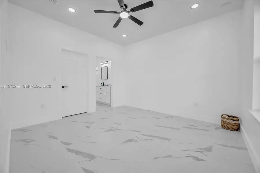 Spacious, unfurnished interior of a new home in , Lehigh Acres (Image 25).