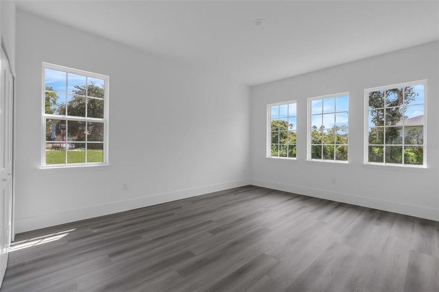 Spacious, unfurnished interior of a new home in , Ocala (Image 28).