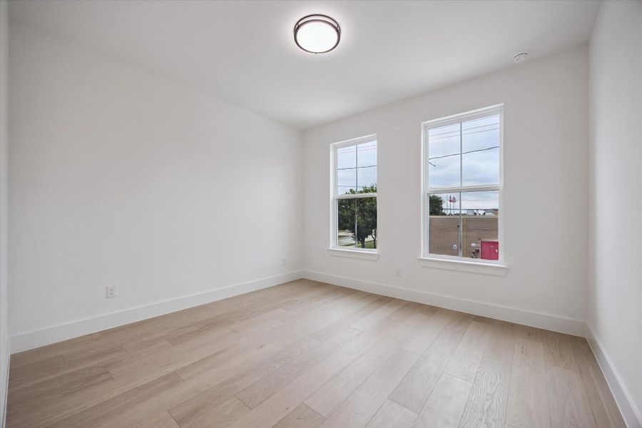 Spacious, unfurnished interior of a new home in , Houston (Image 11).