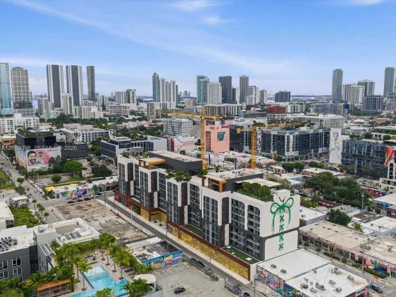 Condo located in Miami, FL showcasing its design and architecture (Image 16).