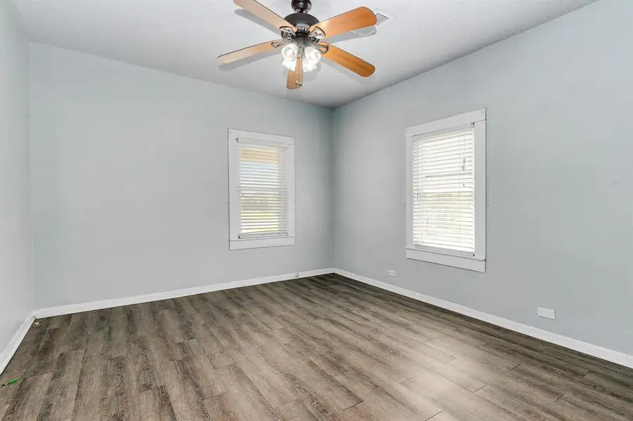 Spacious, unfurnished interior of a new home in , Cleburne (Image 11).