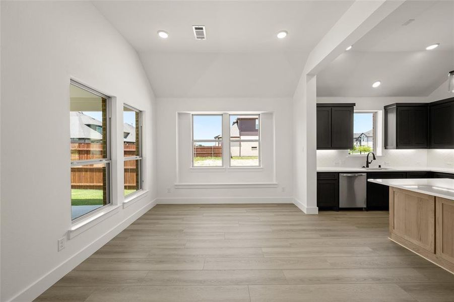 317 Willie- Dining Room-1