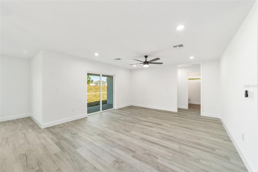 Spacious, unfurnished interior of a new home in , Ocala (Image 19).
