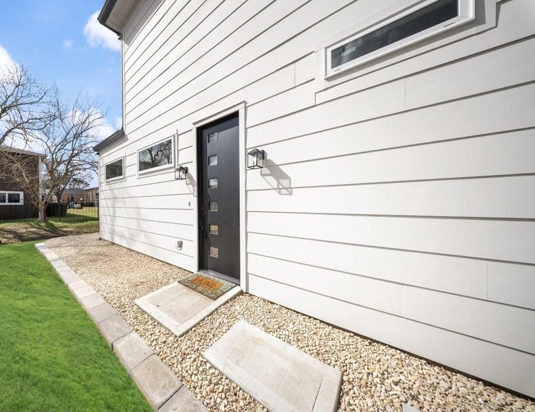 Exterior details and patio area of a home in , Sealy (Image 3).