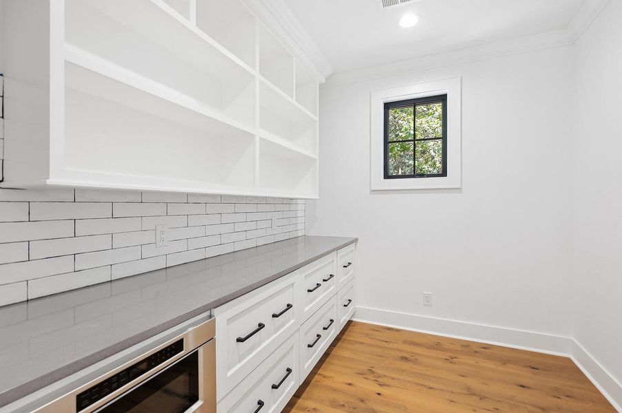 Furnished interior view inside a new home in , Seabrook (Image 42).