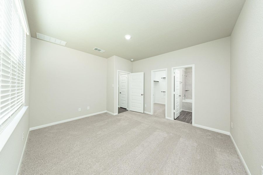 Spacious, unfurnished interior of a new home in Wayside Village, Houston (Image 15). Spacious, unfurnished interior of a new home in Wayside Village, Houston (Image 15).
