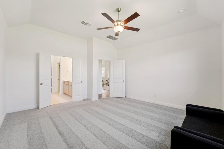 Spacious, unfurnished interior of a new home in Evergreen 40', Conroe (Image 16).