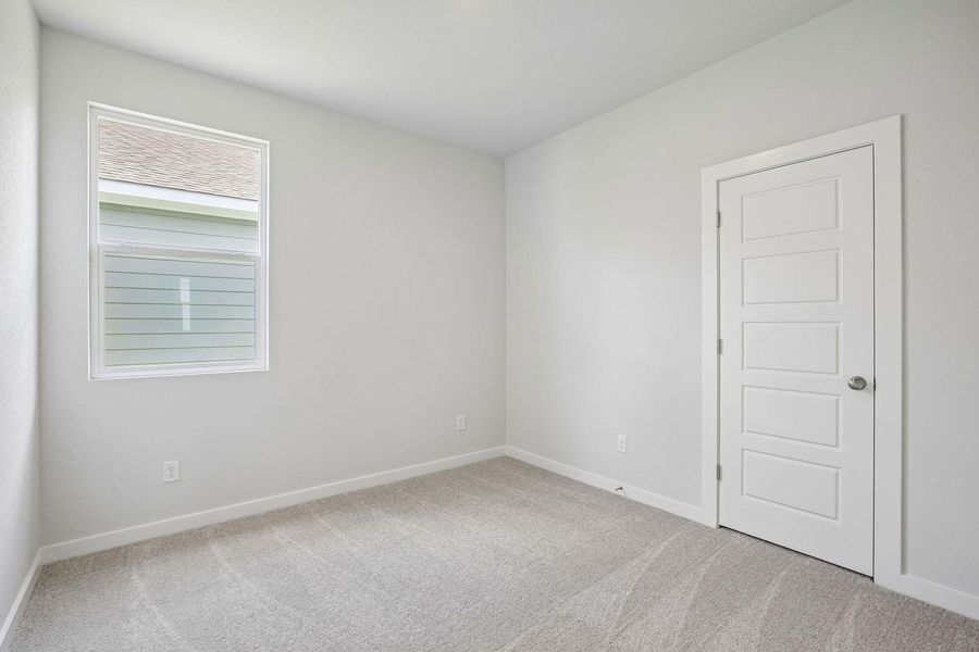 Spacious, unfurnished interior of a new home in Stallion Run, Buda (Image 31).