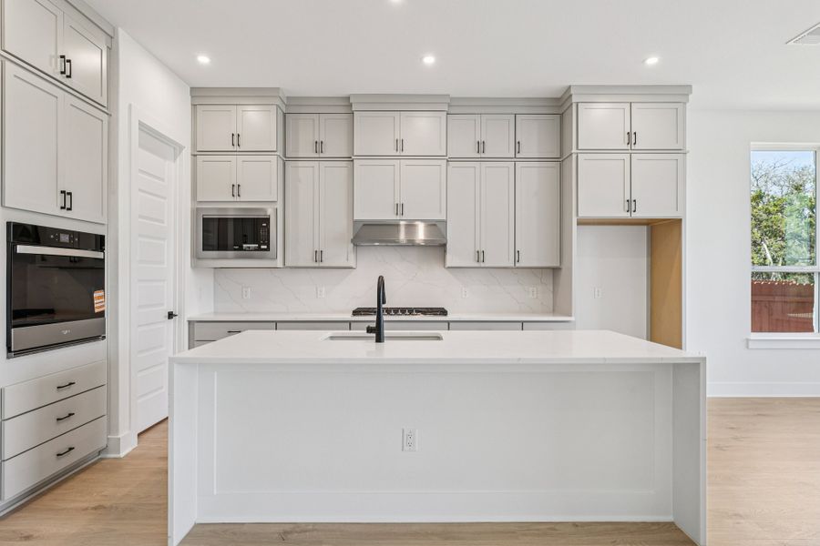 12 web or mls Robin Trail S1302 012