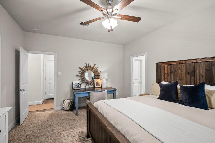Furnished interior view inside a new home in , Conroe (Image 14).