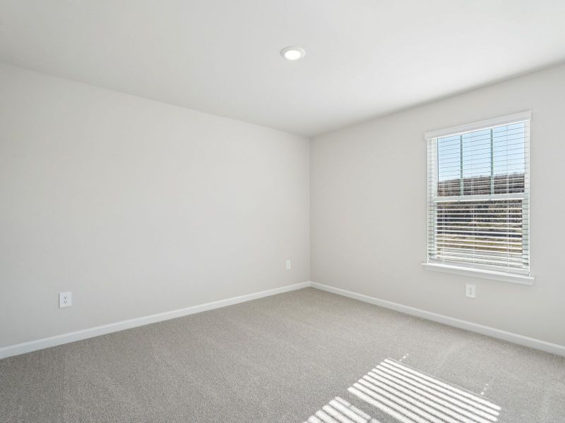 Spacious, unfurnished interior of a new home in Ivey Township, Dallas (Image 19).