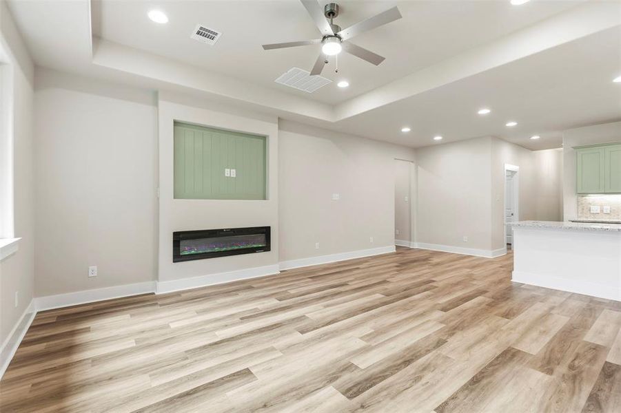 Spacious, unfurnished interior of a new home in , Sherman (Image 30).