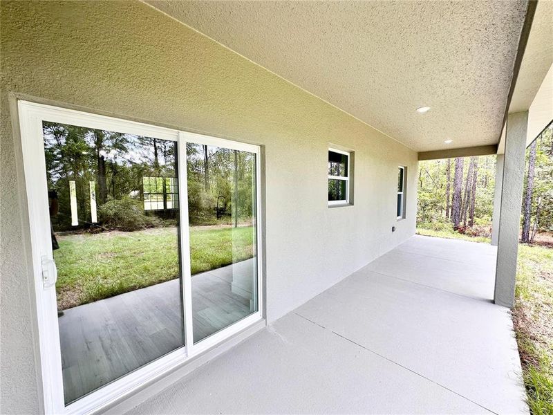 Exterior details and patio area of a home in , Citrus Springs (Image 4).