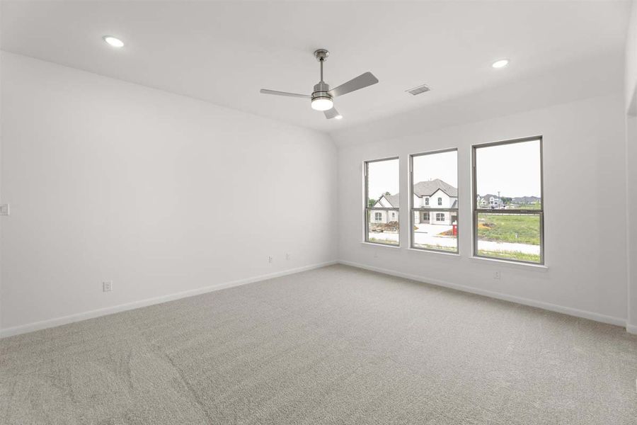Representative unfurnished interior of a home built from the Fawncrest II by Pacesetter Homes in Nelson Lake, Rockwall (Image 26).