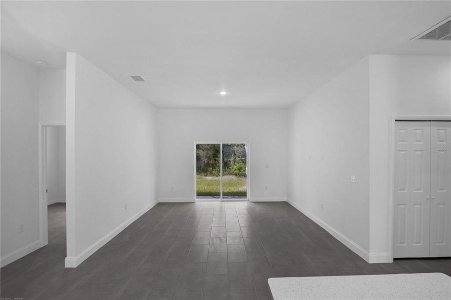 Spacious, unfurnished interior of a new home in , Dunnellon (Image 20).