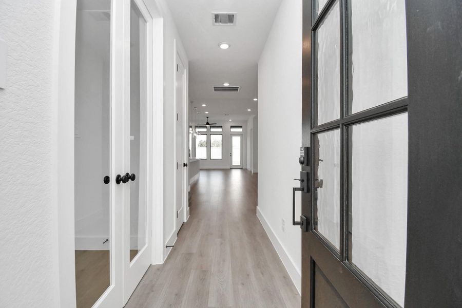 Spacious, unfurnished interior of a new home in Arabella on the Prairie: Premier Collection, Richmond (Image 24).