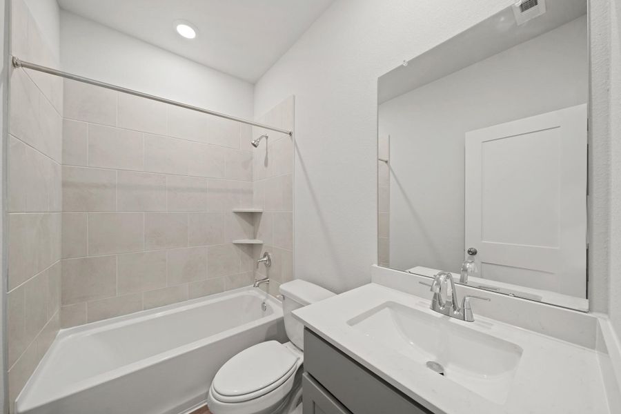 Furnished interior view inside a new home in Magnolia Springs, Montgomery (Image 11).