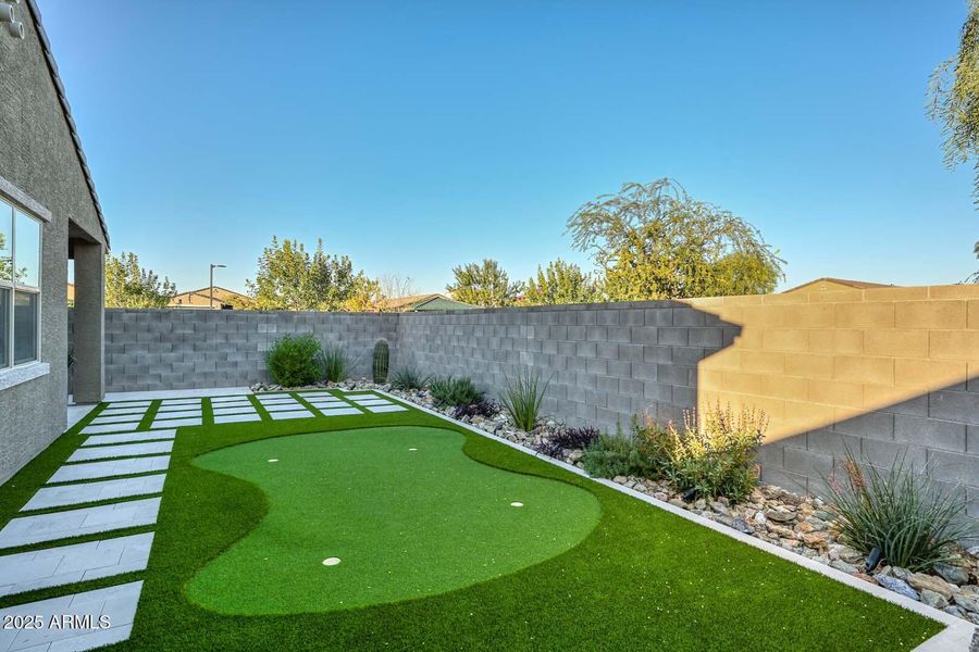 Backyard-Putting Green