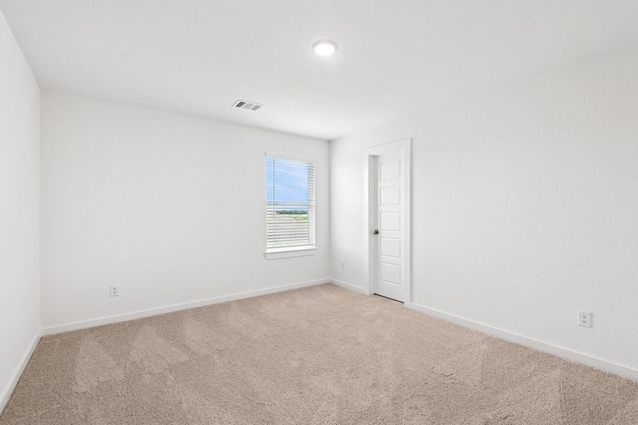 Spacious, unfurnished interior of a new home in Miller's Pond, Rosenberg (Image 23).