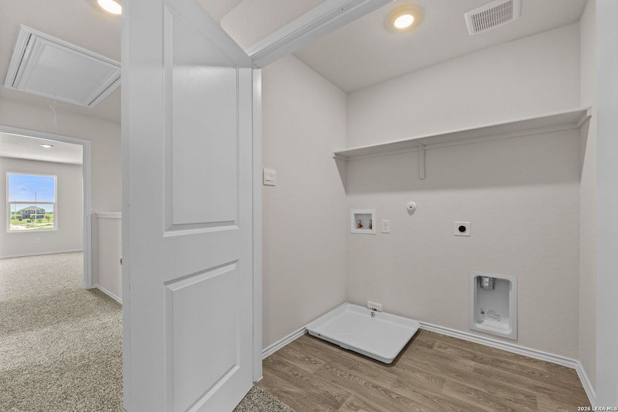 Spacious, unfurnished interior of a new home in Swenson Heights, Seguin (Image 20).
