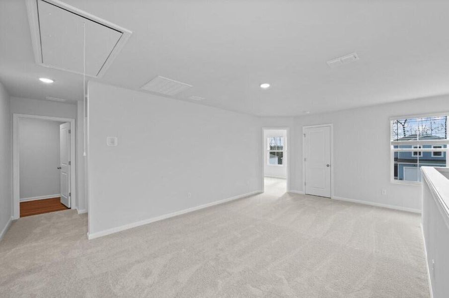 Spacious, unfurnished interior of a new home in Bradford Pointe, Summerville (Image 7).